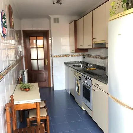 Piso Con Garaje En * アビレス